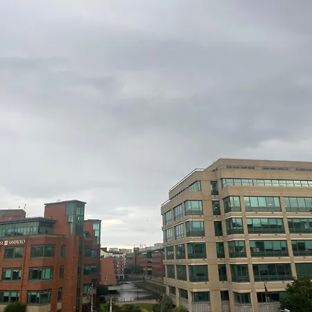 Private In Centre Opposite Connolly Station Homestay